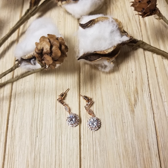 Insanely Gorgeous!! ROSE GOLD CZ Dangle earrings - Picture 8 of 8